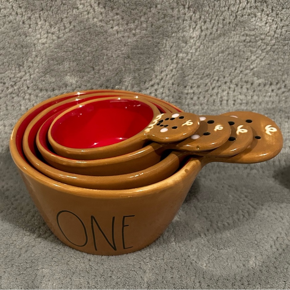 New Rae Dunn Gingerbread Measuring Cups from the USA